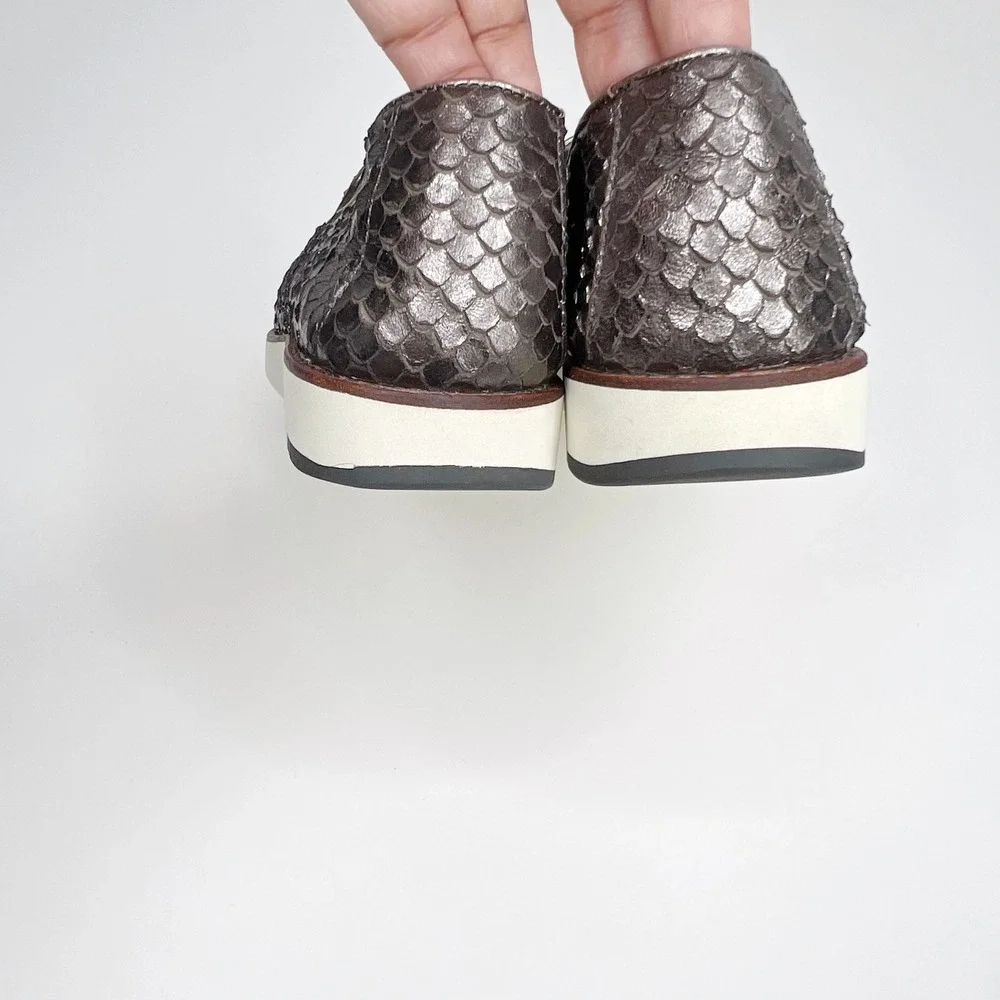 JOHNSTON &‎ MURPHY Embossed Slip on Leather Loafers 9